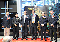 The opening ceremony of ‘The First Dragon of China’ Exhibition is officiated by (from left) Prof. Tang Chung, Director, Centre for Chinese Archaeology and Art, CUHK; Prof. Leung Yuen-sang, Dean, Faculty of Arts, CUHK; Prof. Wang Wei, Director, The Institute of Archaeology, CASS; Prof. Joseph Sung, Vice-Chancellor, CUHK; Dr. Simon Kwan, Member, Advisory Committee of the Art Museum, CUHK; and Prof. Peter Lam, Director, Art Museum, CUHK